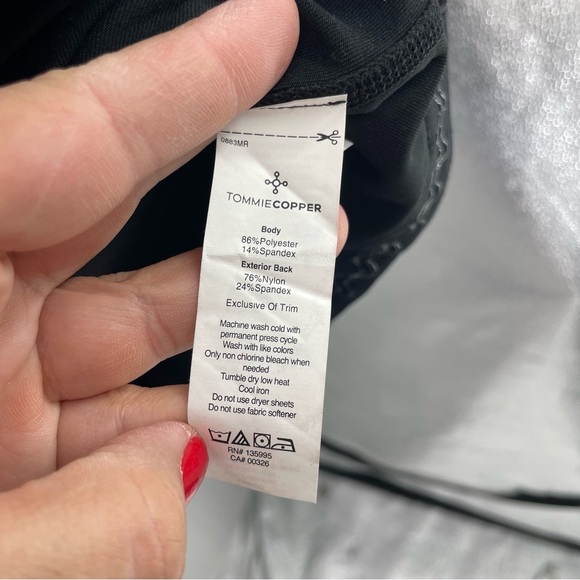 Tommie Copper Mens XL Long Sleeve Compression Shirt with Front Zipper black - Picture 8 of 10